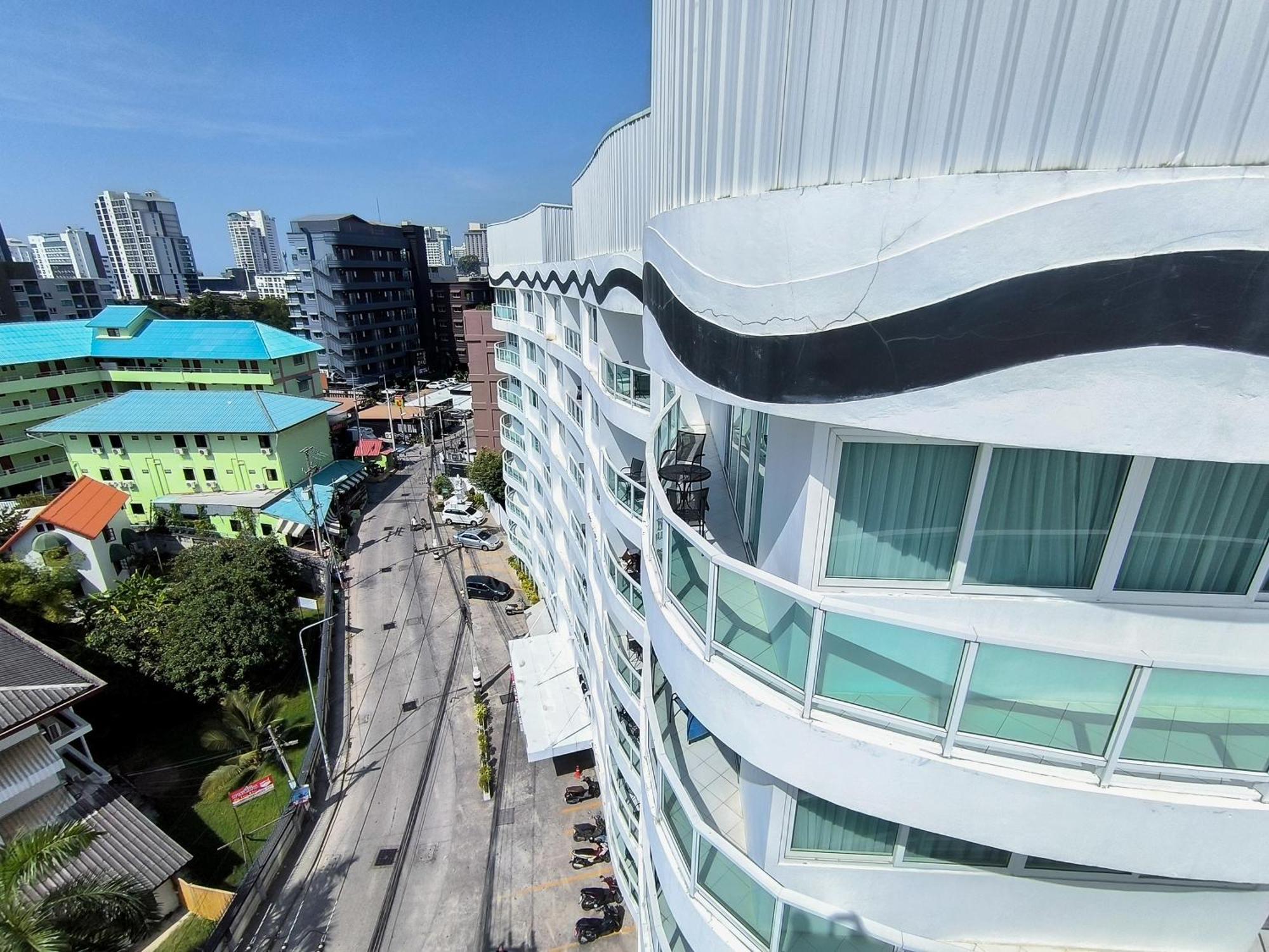 Nova Suites Pattaya By Compass Hospitality Exterior foto